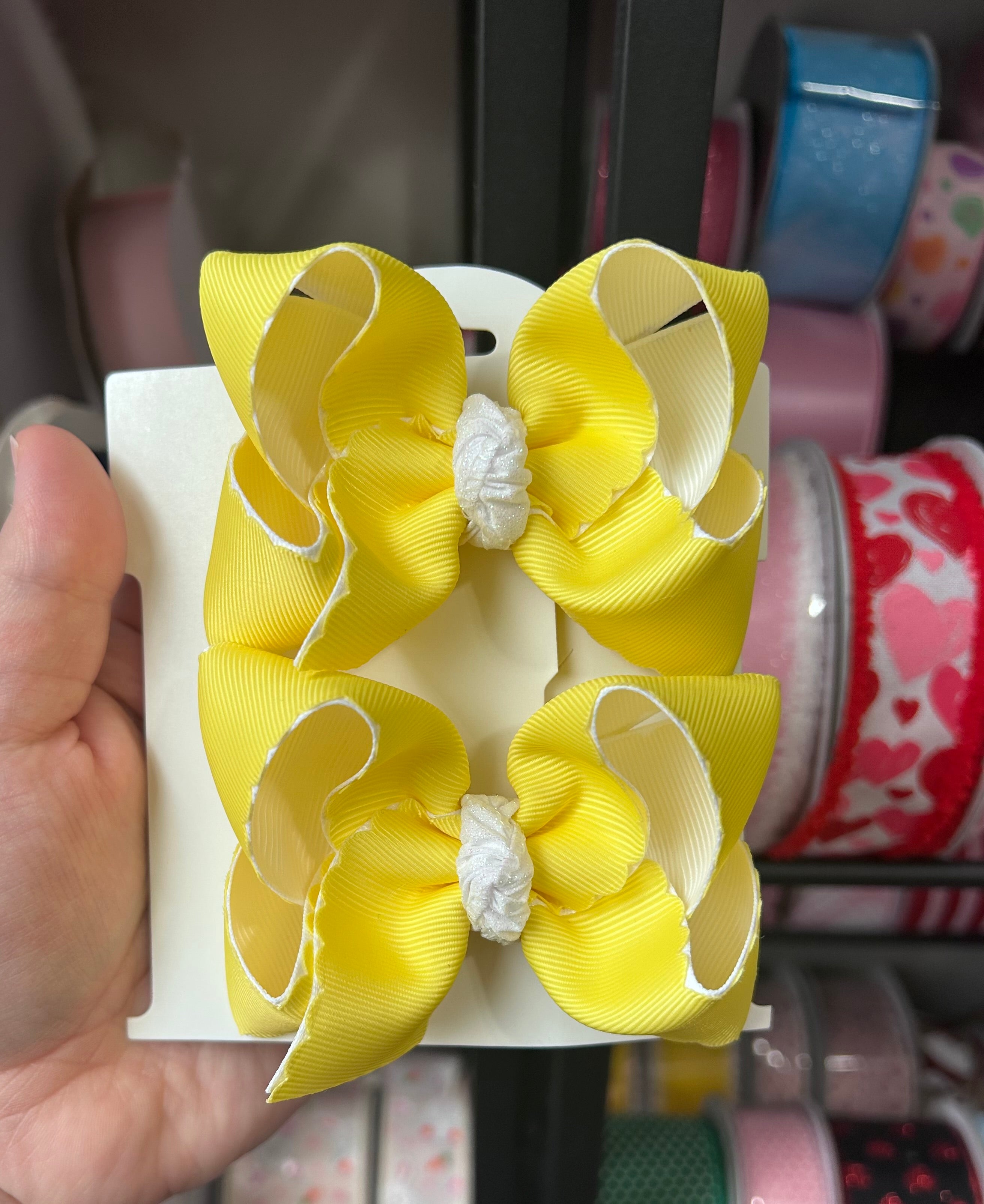 3.5” Yellow Scallop Piggies