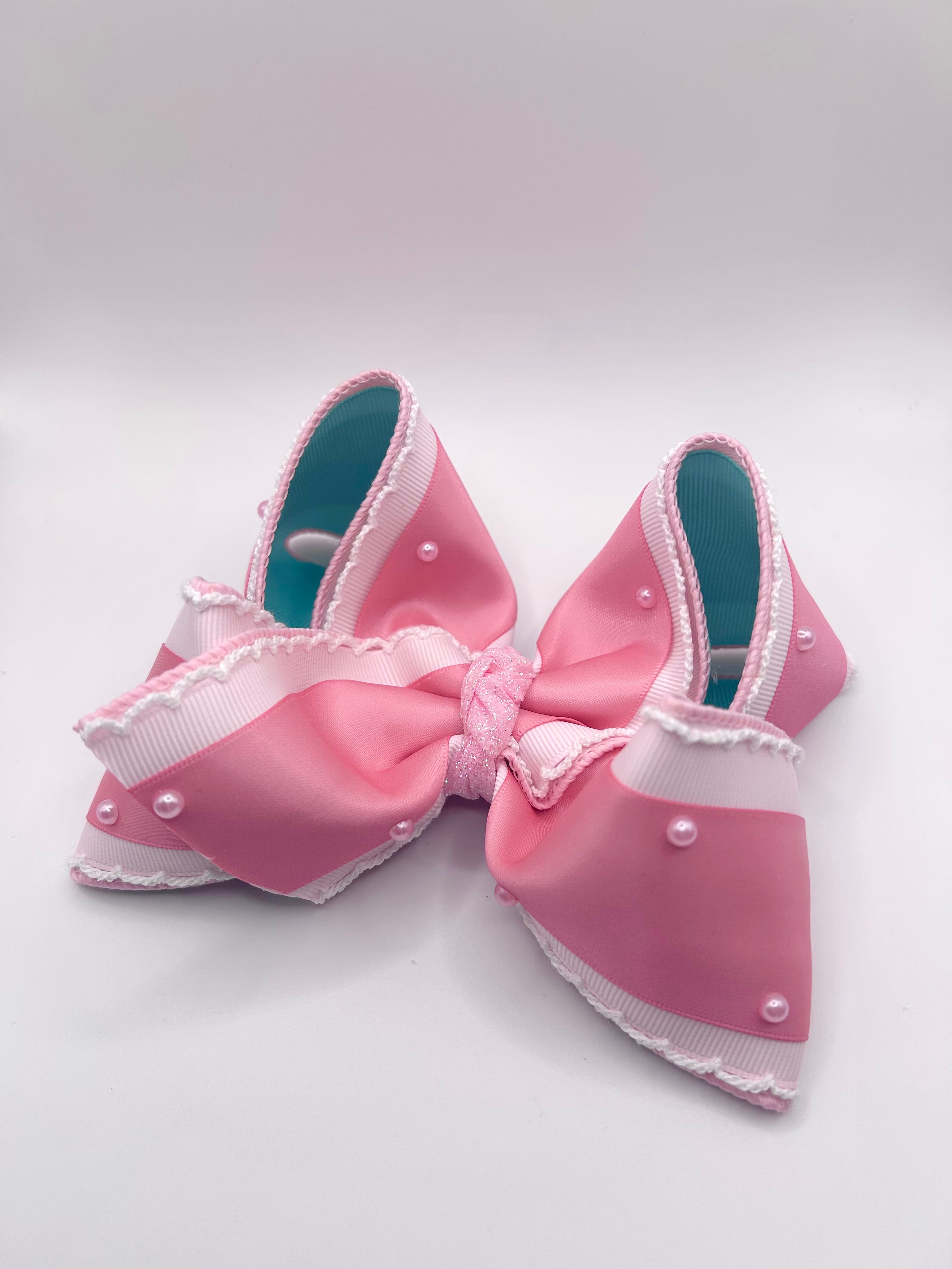 Collab Bow• Ellie’s Boutique Co.